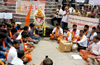 Udupi: Pooja, bhajans mark protest against Pejawar seer’s Iftar Koota